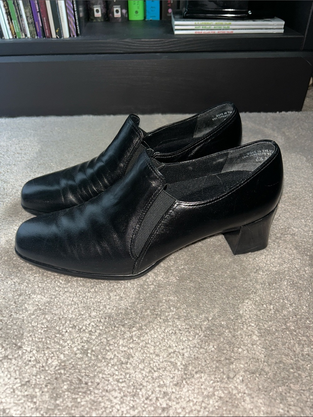 Munro Black Leather Low Block Heel Slip-On Pumps